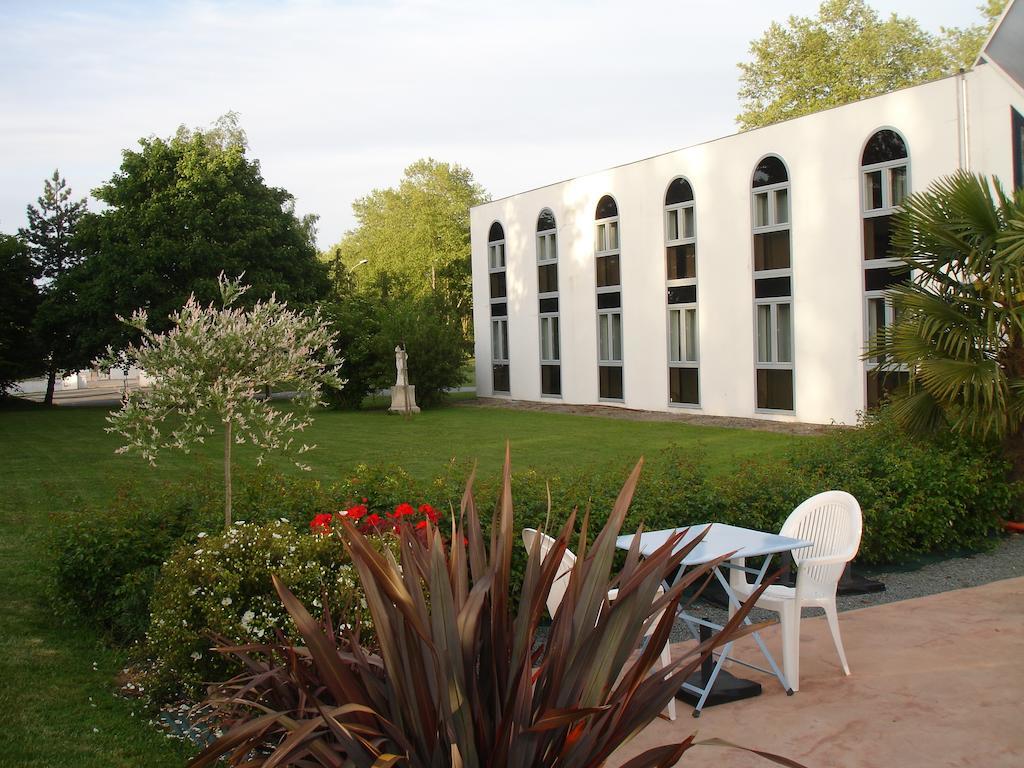 Agape Hotel Niort- Bessines Eksteriør billede